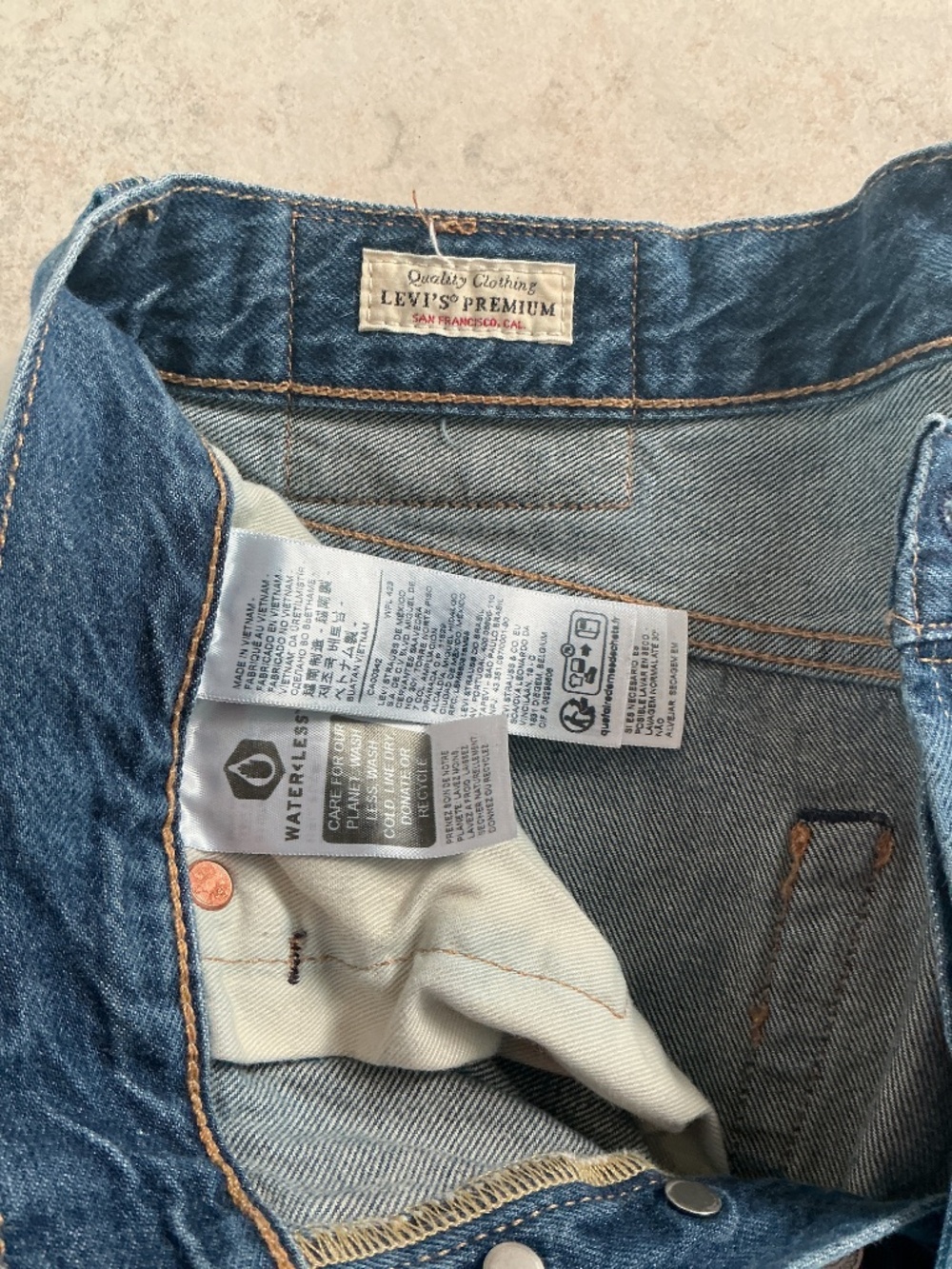 Levi’s premium lightweight 501 jeans 29” x 32” - Picture 6 of 7